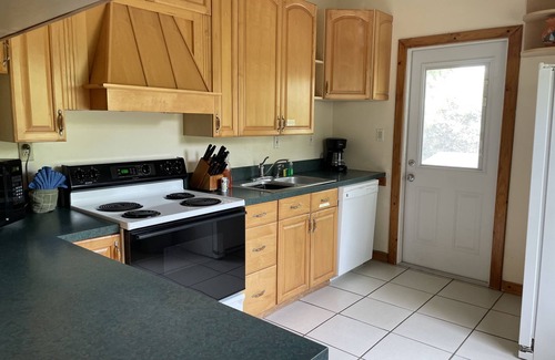 Cudjoe Key Cottage | Old Florida Style, Dockage, Swimming Pool (shared), just 20 miles from Key West