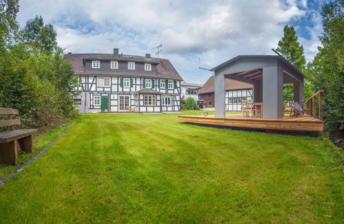 Oberschledorn House | Old half-timbered house of a former watermill, 600 sqm garden