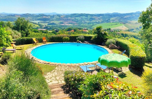 Penna San Giovanni Villa | ‘Old House’ is a glorious eighteenth century farmhouse recently restored