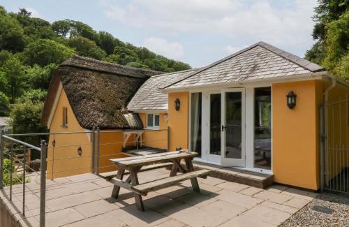 Lee House | Old Maids Cottage