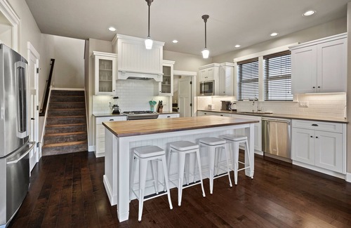 Southern Crossing House | Old Mill on The Canal, Large Garage, Firepit, Office