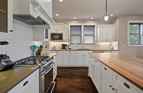 Southern Crossing House | Old Mill on The Canal, Large Garage, Firepit, Office