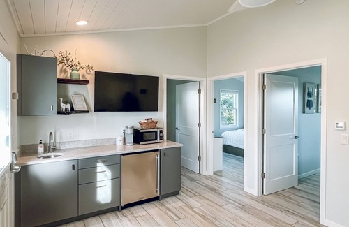 Saugatuck House | Old Pike Cottages
