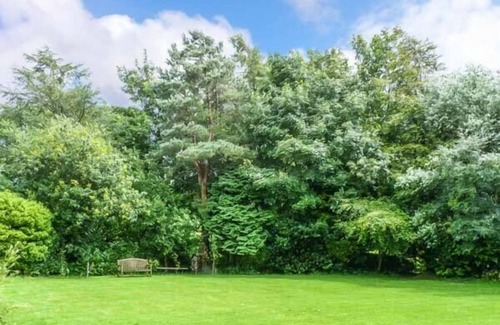 Marrick Cottage | OLD POST OFFICE, pet friendly, character holiday cottage in Marrick