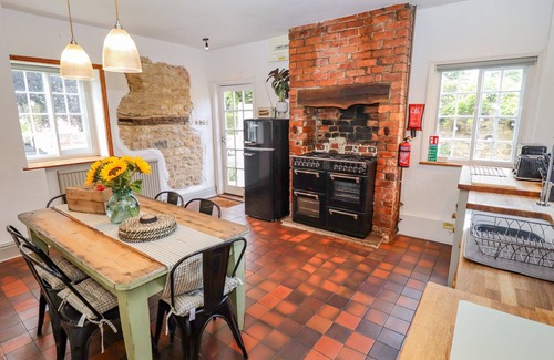 Washingborough Cottage | OLD RECTORY COTTAGE, pet friendly, with open fire in Washingborough