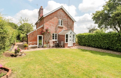 Sturminster Newton Cottage | OLD RECTORY COTTAGE, pet friendly in Sturminster Newton