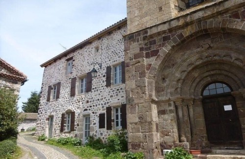 Arlempdes Cottage | Old rectory with 3 bedrooms at the foot of a medieval fortress