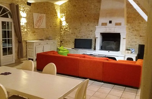 Gaillan-en-Medoc House | Old restored winery