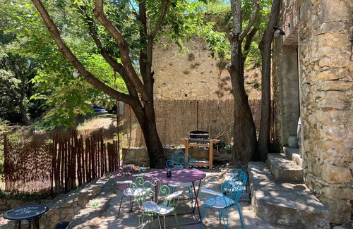 Merindol House | Old stone family home