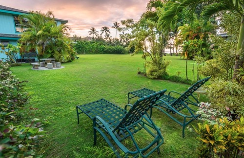 Hanalei House | Old Style beach house on Hanalei Bay;stunning mountain view, ocean breezes