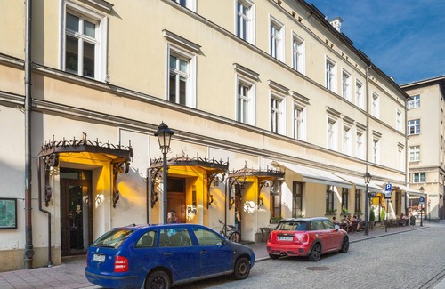 Stare Miasto Apartment | Old Town with a view to St Mary Church, bth + extra toilet, air-con