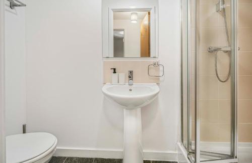 Old Trafford Apartment | Old Trafford Stay with Free Parking