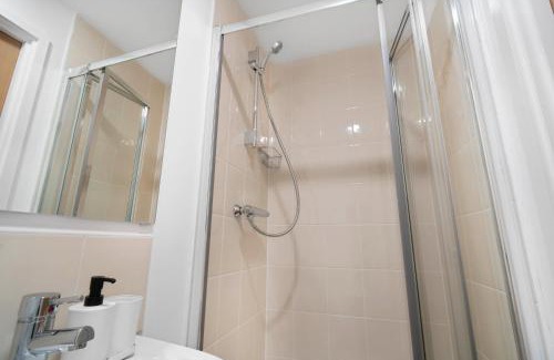 Old Trafford Apartment | Old Trafford Stay with Free Parking