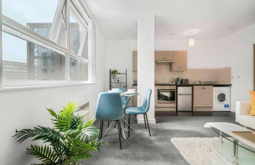 Old Trafford Apartment | Old Trafford Stay with Free Parking
