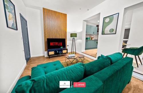 Newport Apartment | Olive Haus Stylish & Cosy 4 BR By AltoLuxo Short Lets & Serviced Accommodation With Free Wifi & Parking