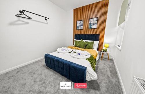 Newport Apartment | Olive Haus Stylish & Cosy 4 BR By AltoLuxo Short Lets & Serviced Accommodation With Free Wifi & Parking