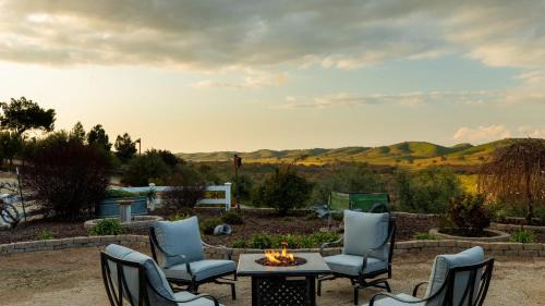 Paso Robles House | Olive Ranch by AvantStay Enjoy Sunsets over the Valley 4.5 Acre Ranch Home