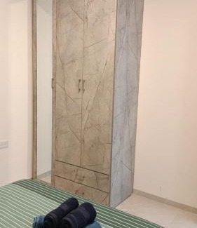 Beit Hillel Apartment | Olive shade