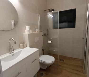 Beit Hillel Apartment | Olive shade
