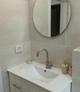 Beit Hillel Apartment | Olive shade
