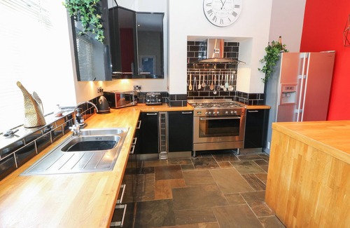 Honley Cottage | OLIVE TREE COTTAGE, pet friendly, character holiday cottage in Honley