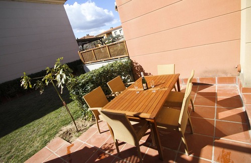 Cambrils Ski Chalet | OLIVERS House with Communal Pool, beach at 300m
