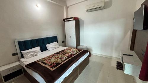 Mathura Hotel | Om Palace