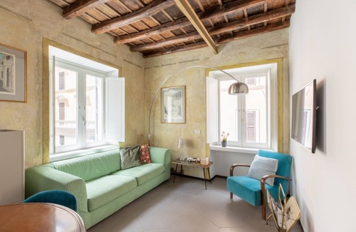 Rione XIV Borgo Apartment | Ombrellari Brand New Apartment