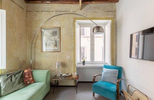 Rione XIV Borgo Apartment | Ombrellari Brand New Apartment