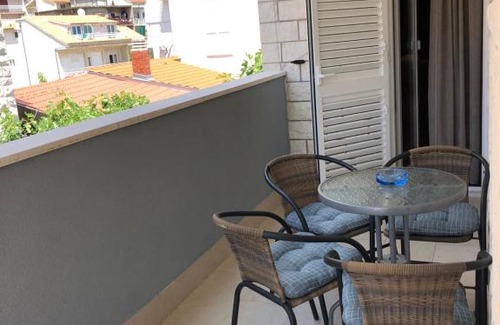 Omis House | Omis - private Ensuite room with balcony - hotel style