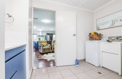 Agnes Water House | On Agnes Time - Large Three-Bedroom Beach House in the Heart of Agnes Water