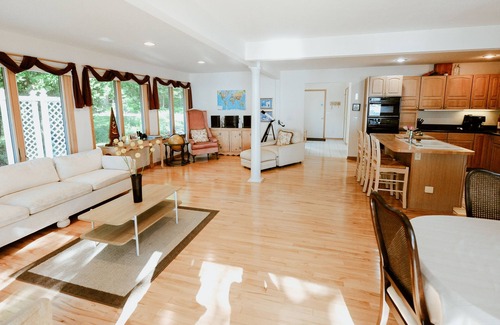 Lake Leelanau House | On Lake Michigan, close to Fishtown, Sand Dunes, Bike trials, Casino, Wineries