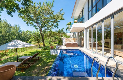 Ngu Hanh Son Villa | On sale! Serene retreat beachside 3 BR villa w/workspace and bathtubs