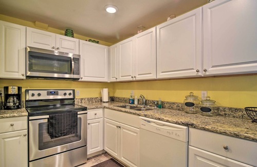 Independence Square Condo | On-Site Beach Access: Walkable Gulf Coast Retreat