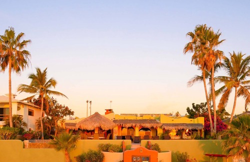 Los Barriles Villa | On the Beach, Infinity Pool & Spa, Private Pickleball Court, Walk to Everything