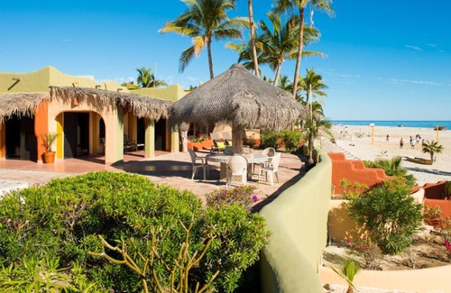 Los Barriles Villa | On the Beach, Infinity Pool & Spa, Private Pickleball Court, Walk to Everything