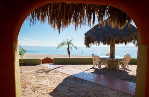 Los Barriles Villa | On the Beach, Infinity Pool & Spa, Private Pickleball Court, Walk to Everything