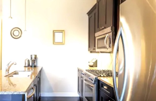 Westbank Condo | On the Beach/Lake, Heated Pool, Paddle Boards, Dbl Kayak, Boat Slip, Wine Trail