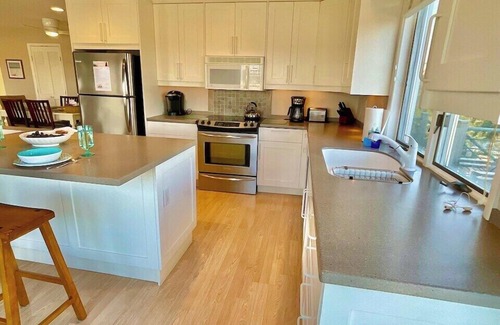 Broadkill Beach House | ON THE BEACH. PET-FRIENDLY. LINENS INCLUDED.