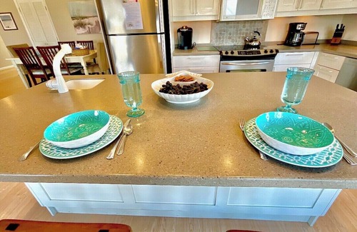 Broadkill Beach House | ON THE BEACH. PET-FRIENDLY. LINENS INCLUDED.
