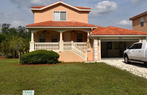 Homosassa Villa | On the canal with boat slip available for rent at the back of the house!