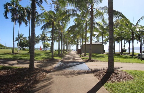Cairns North Apartment | On the Esplanade