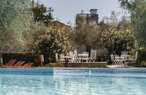 Santa Veneranda Apartment | On the ground floor of an old farmhouse, in the countryside with a swimming pool