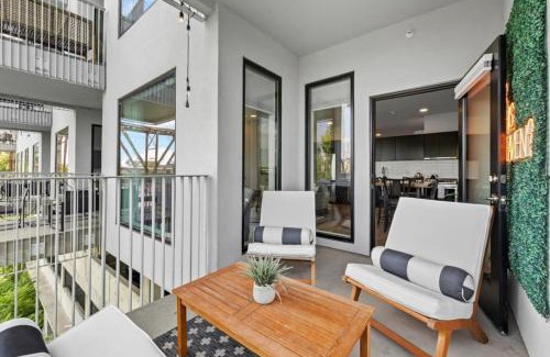 North Capitol Apartment | On the River - River Views Walk to Broadway