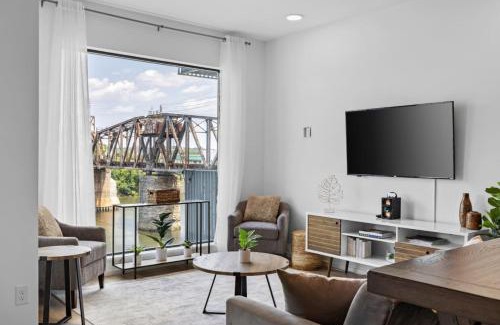 North Capitol Apartment | On the River - River Views Walk to Broadway