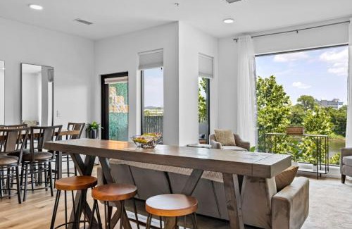 North Capitol Apartment | On the River - River Views Walk to Broadway