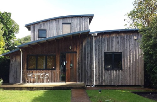 Raglan House | ON THE ROCKS , Whale Bay