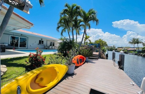 Coral Ridge Isles House | On the water-Highly rated Central location, 2 miles to downtown-beach-Kayaks
