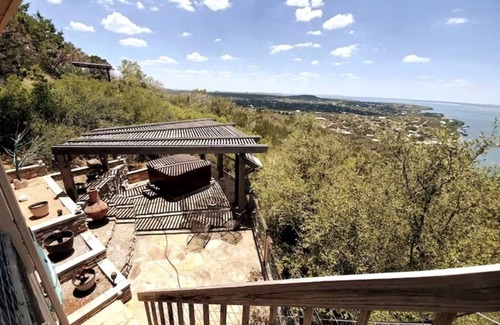 Burnet House | On Top Of SpiderMountain-2Bed/2Bath-HotTub-Gameroom.