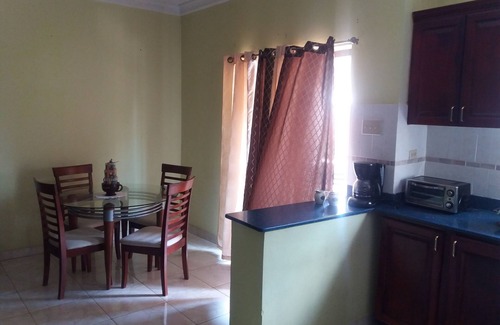 Eastwood Park House | One Bedroom Property in Kingston